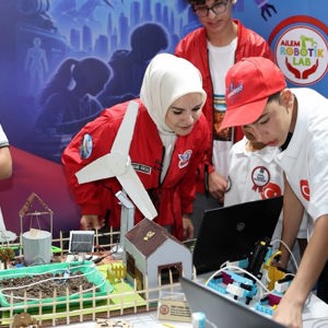  Bakanımız Sayın Mahinur Özdemir GÖKTAŞ, TEKNOFEST Güneydoğu’da Bakanlığımızın Stantlarını Ziyaret Etti - fotoğraf 13