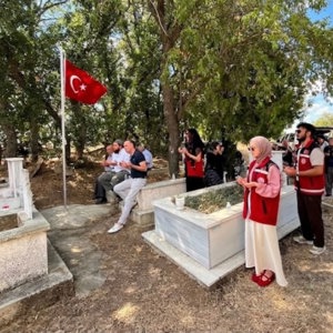  Şehit Ahmet SERT şehadetinin 42. yılında kabri başında dualarla anıldı.  - fotoğraf 1
