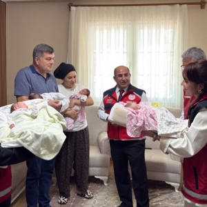 İl Müdürümüz Galip Sökmen, Dördüz Bebekleri Dünyaya Gelen Çörüt Ailesini Ziyaret Etti - fotoğraf 6