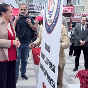 Sayın Valimiz Tülay BAYDAR BİLGİHAN, 1 Ekim Dünya Yaşlılar Günü Münasebetiyle Cumhuriyet Meydanı’nda Düzenlenen Programa Katıldı - fotoğraf 7