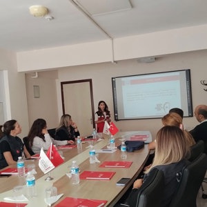Kadına Şiddetle Mücadele konusunda bilgilendirici eğitim düzenlendi. - fotoğraf 1