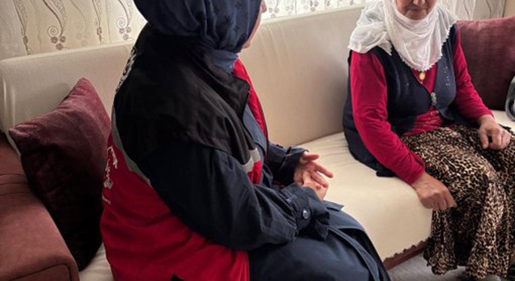 1 Ekim Dünya Yaşlılar Günü münasebetiyle Solhan ilçemizde yaşayan kıymetli büyüklerimizi ziyaret ederek kendileriyle bir araya geldik.