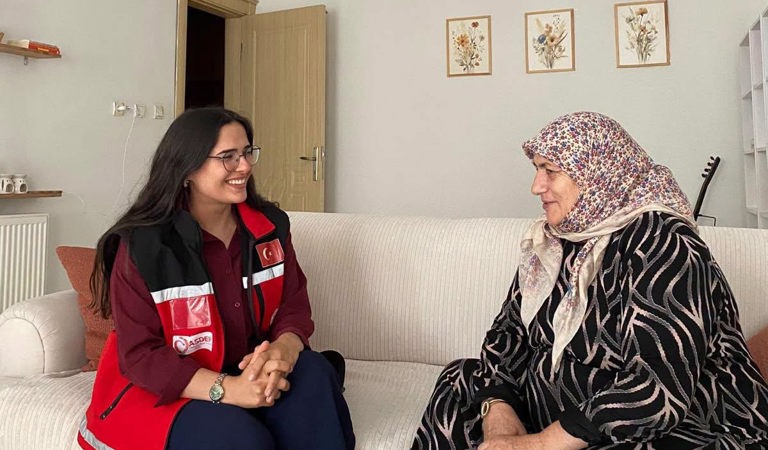 Kıymetli Büyüklerimizi Hanelerinde Ziyaret Ediyoruz