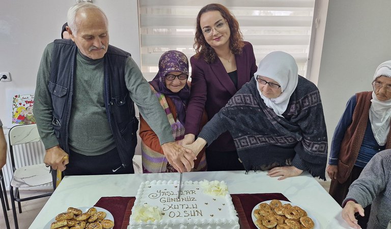 Zile Huzurevinde "1 Ekim Dünya Yaşlılar Günü" Coşkuyla Kutlandı