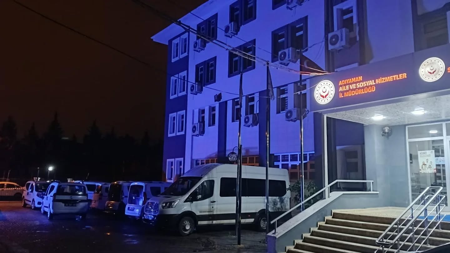 2 Nisan Dünya Otizm Farkındalık Günü’nde Binalarımız Maviye Büründü
