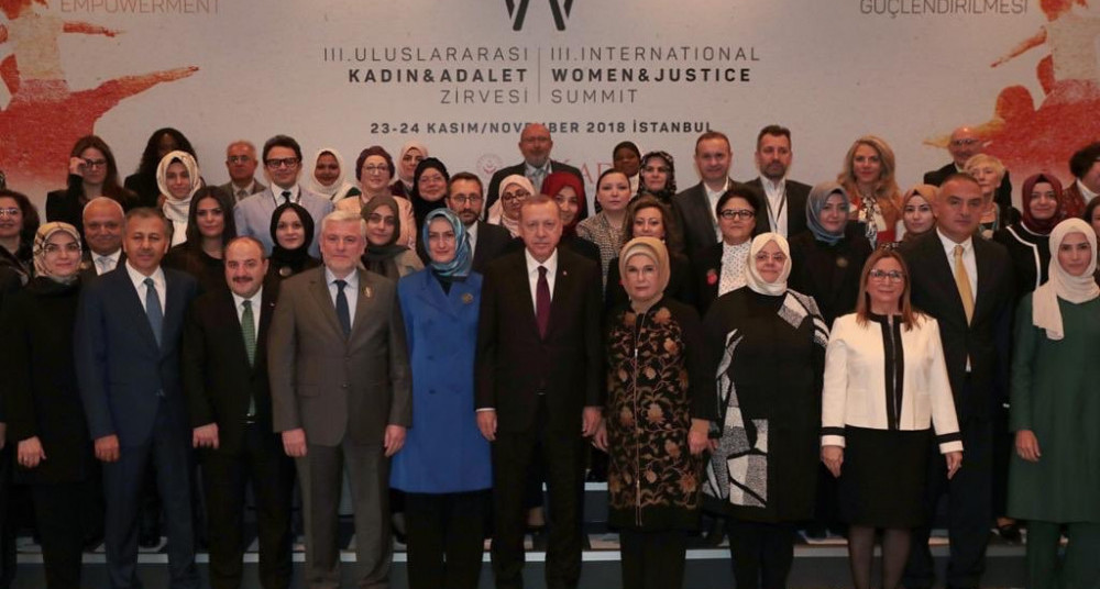 Cumhurbaşkanı Erdoğan ve Emine Erdoğan Hanımefendi, Bakanlığımız ve KADEM İşbirliğinde Düzenlenen 3. Uluslararası Kadın ve Adalet Zirvesi’ne Katıldı.