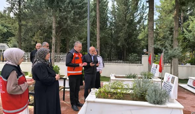 İl Müdürümüz Mesut Polat’tan Şehidimiz Hasan Aydoğdu’nun Kabrine Ziyaret