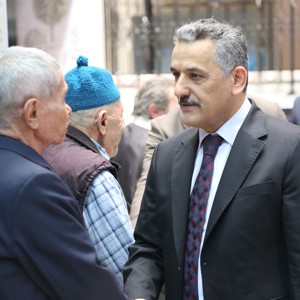 Huzurevi sakinleri yeni kimlik kartlarını Vali Osman Kaymak'ın elinden aldı - fotoğraf 5