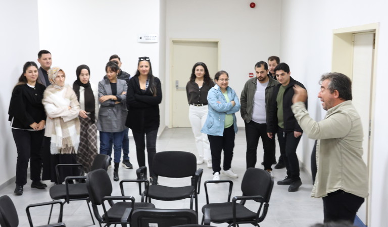 Sahada Daha Güçlü Müdahale: Aile ve Sosyal Hizmetler Personeline Psikososyal Destek Eğitimi