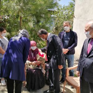 İl Müdürümüz Tekin BALCI, Samsun Valisi Sn. Osman KAYMAK ile birlikte Şehit Annesinin Anneler Günü’nü kutladı - fotoğraf 4