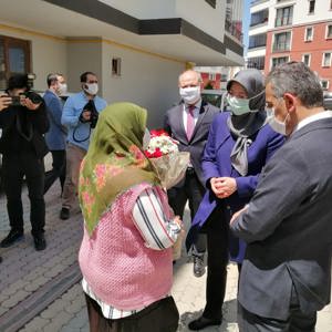 İl Müdürümüz Tekin BALCI, Samsun Valisi Sn. Osman KAYMAK ile birlikte Şehit Annesinin Anneler Günü’nü kutladı - fotoğraf 2
