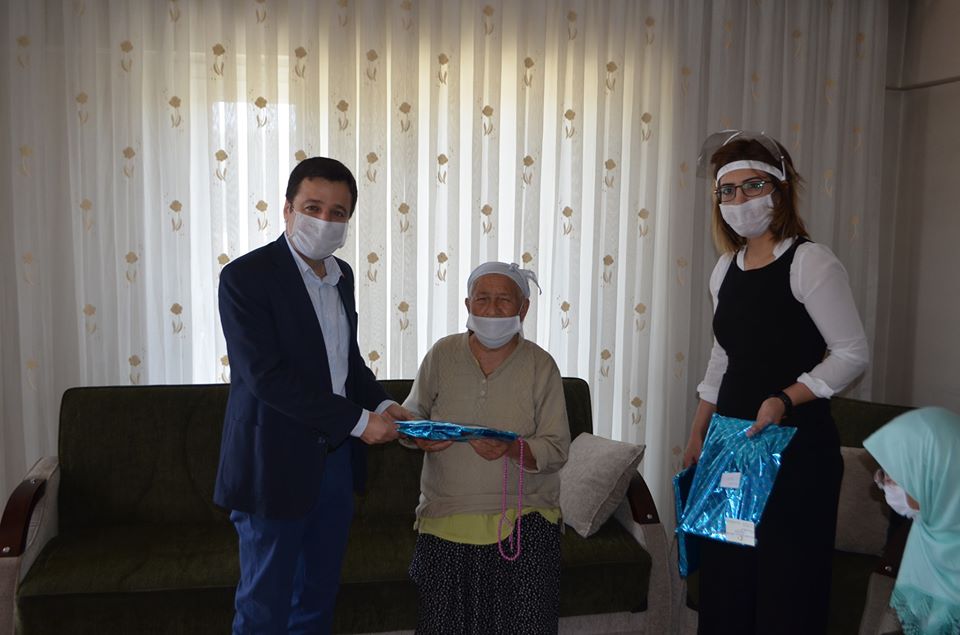 Huzurevlerimizdeki Annelerimizin Pandemi Kuralları Çerçevesinde Anneler Günü Kutlandı