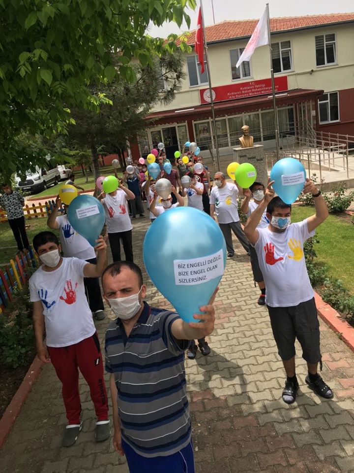 Kırklareli Bakım Rehabilitasyon ve Aile Danışma Merkezimizde düzenlediğimiz etkinliklerle hayatı renklendiriyoruz.