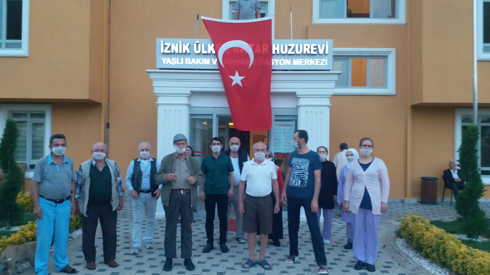 Tüm Huzurevlerimizle 19.19 ‘da Milli Marşımızı Okuduk