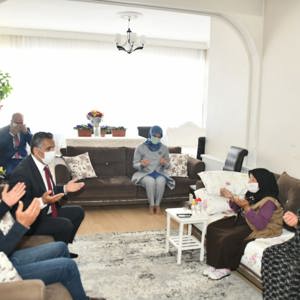 İl Müdürümüz Tekin Balcı, Valimiz Sayın Osman Kaymak ile birlikte şehit ailelerinin bayramını kutladı - fotoğraf 3