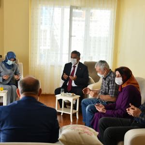 İl Müdürümüz Tekin Balcı, Valimiz Sayın Osman Kaymak ile birlikte şehit ailelerinin bayramını kutladı - fotoğraf 11