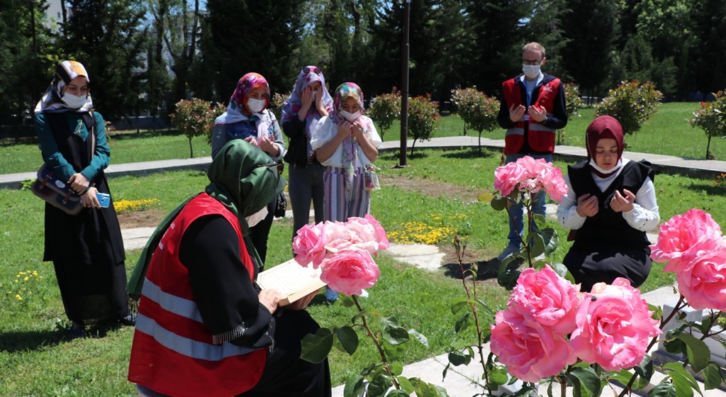 Bakanımız Sayın Zehra Zümrüt Selçuk: “Bakanlığımız Şehit Yakınlarımızı ve Gazilerimizi Bayramda da Yalnız Bırakmadı”