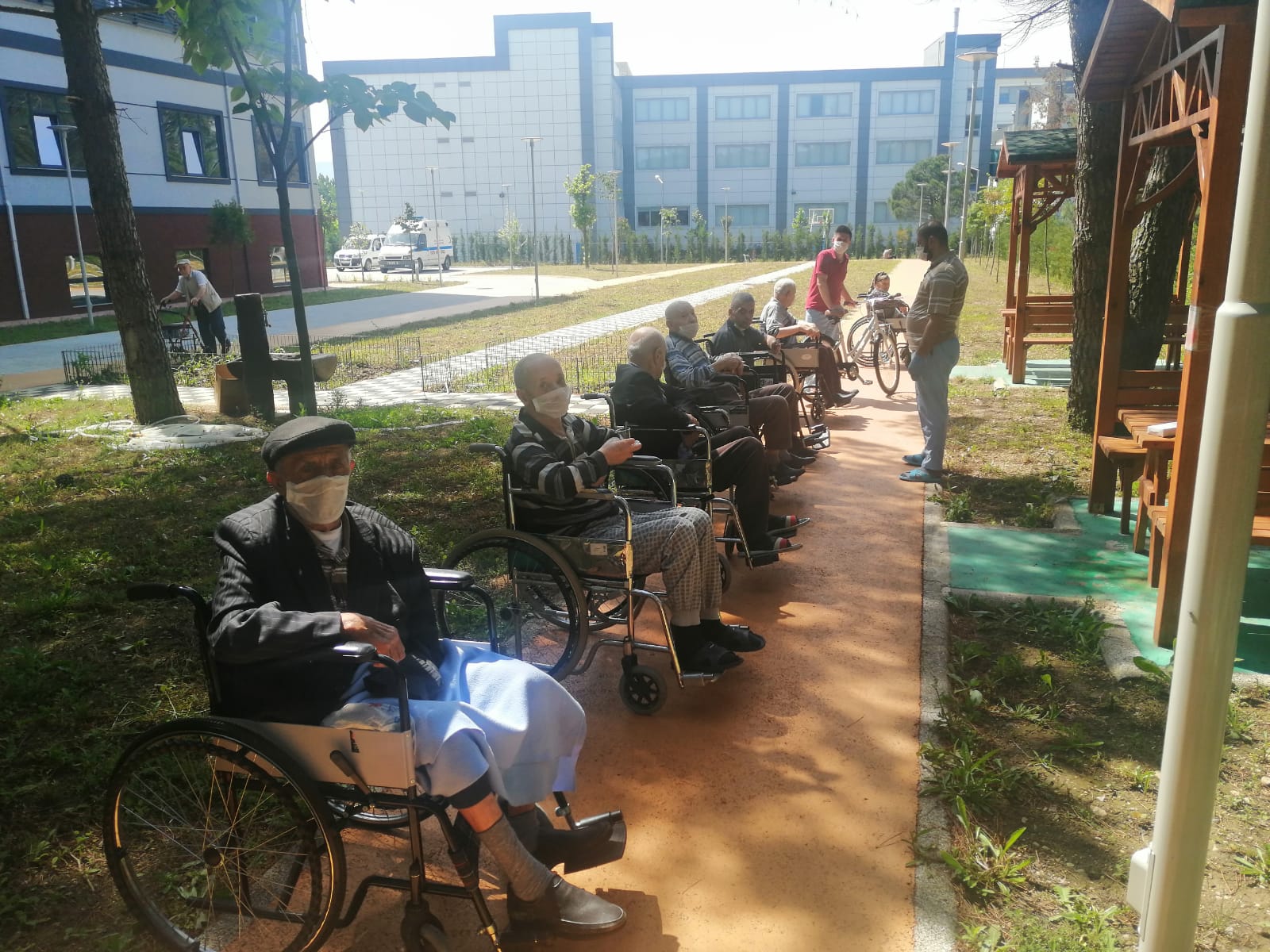 Kıymetli Büyüklerimizin Bahçe Keyfi