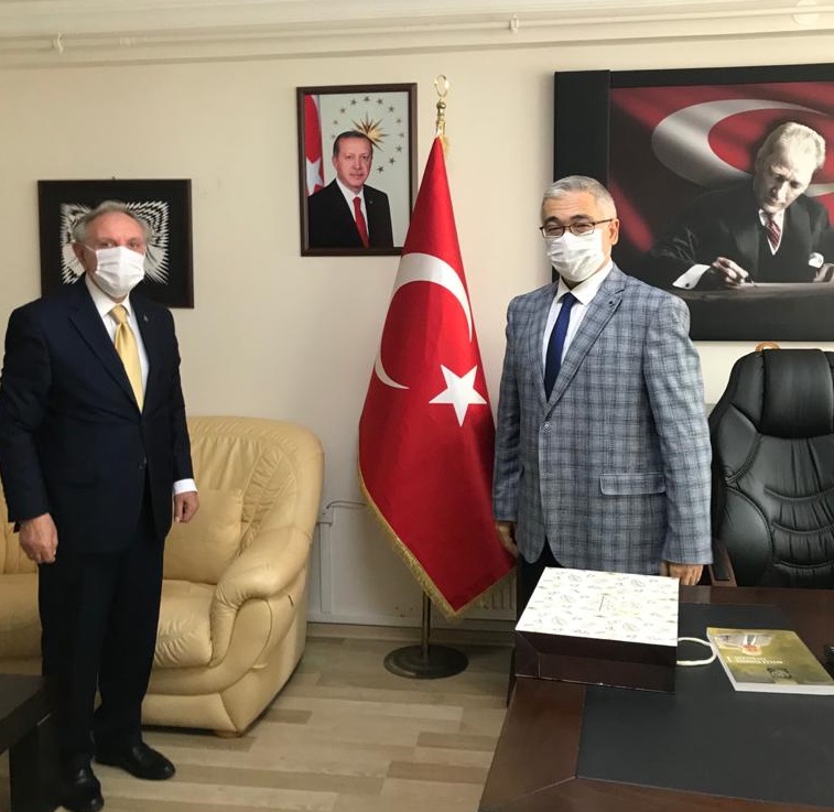 İl Müdürü Faruk UYSAL’ı makamında ziyaret eden Yeniden Refah Partisi Kırklareli İl Başkanı Kemal ŞAR ile ilimizde gerçekleştirilmekte olan sosyal hizmet uygulamalarına ilişkin değerlendirmelerde bulunuldu.