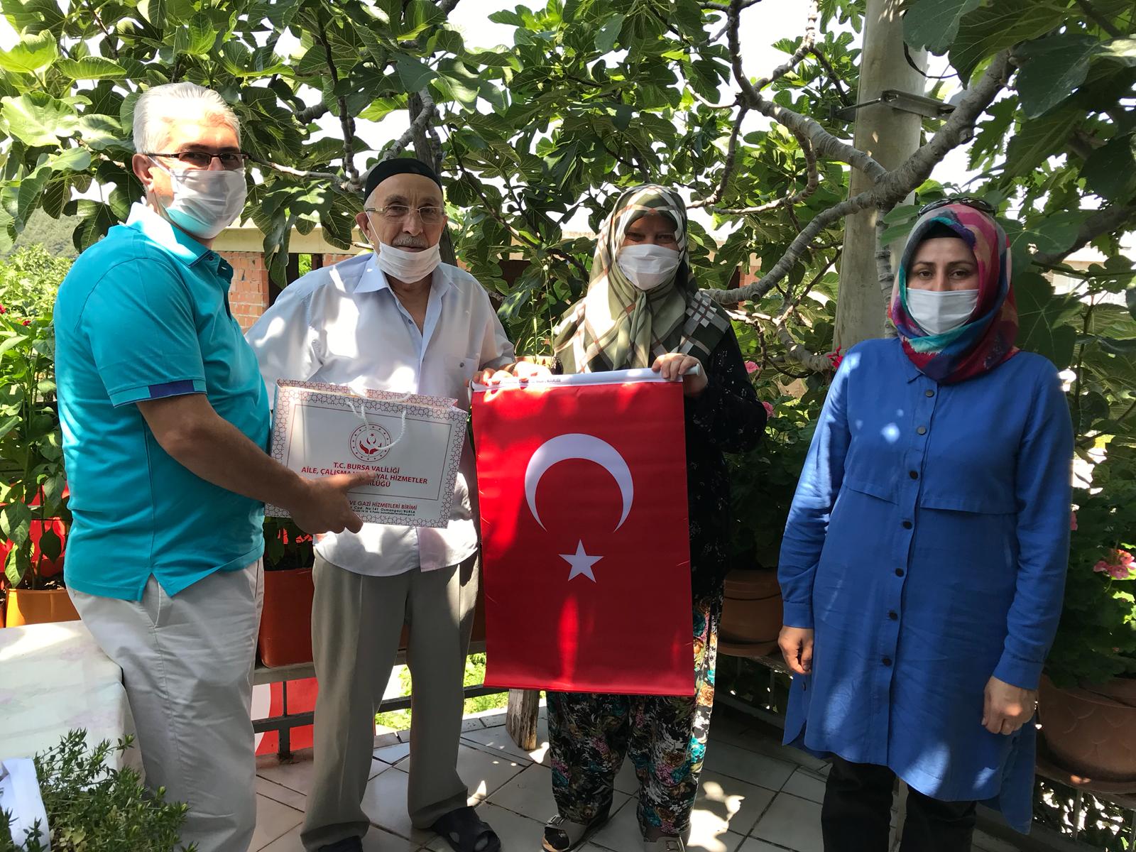 Kahraman Şehitlerimizin Babalarını Yalnız Bırakmadık