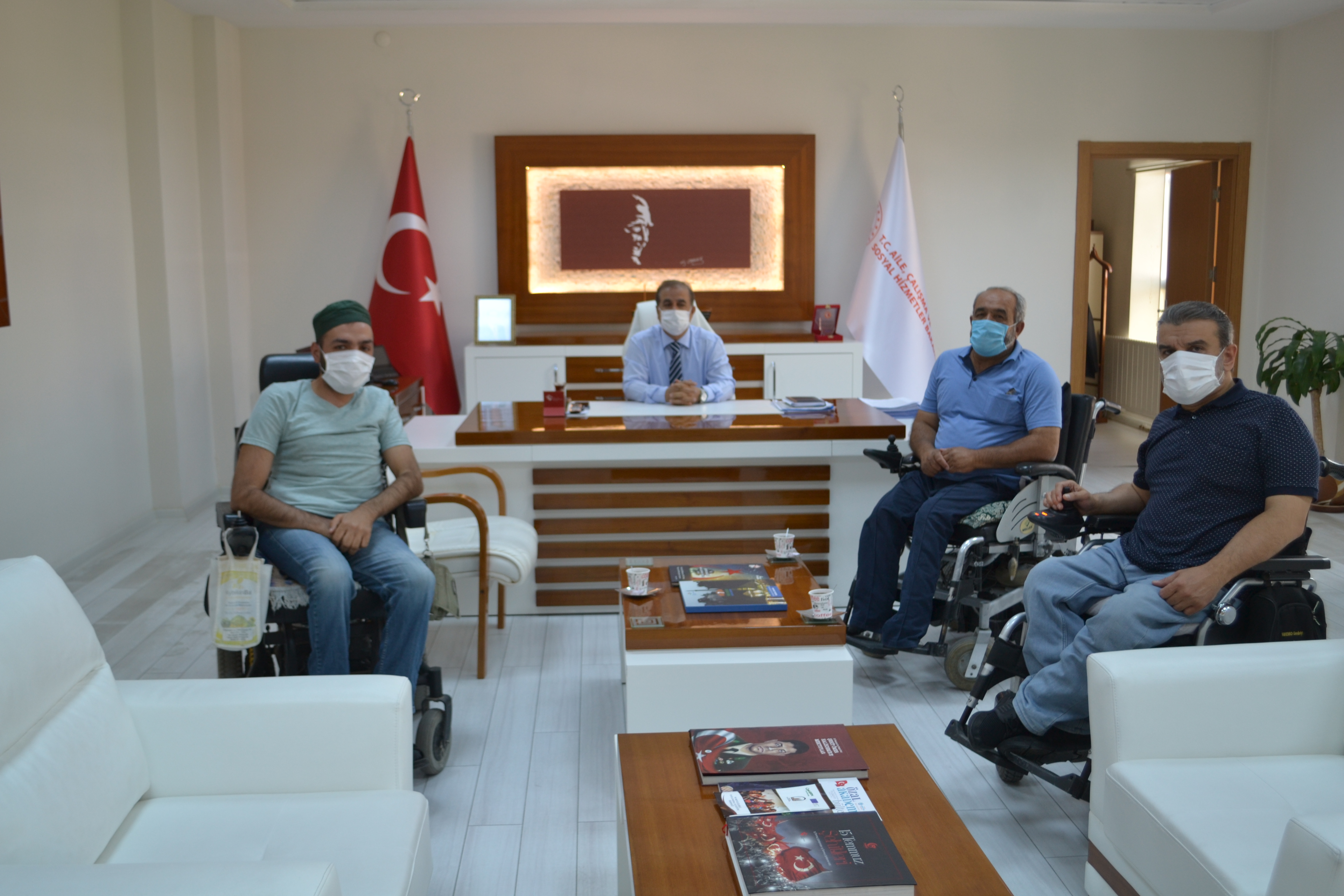 Malatya Selam Engeliler Derneği Başkanı Eyüp Kavurga ve yönetim kurulu üyeleri İl Müdürümüz Rasim Bulut'u makamında  ziyaret etti