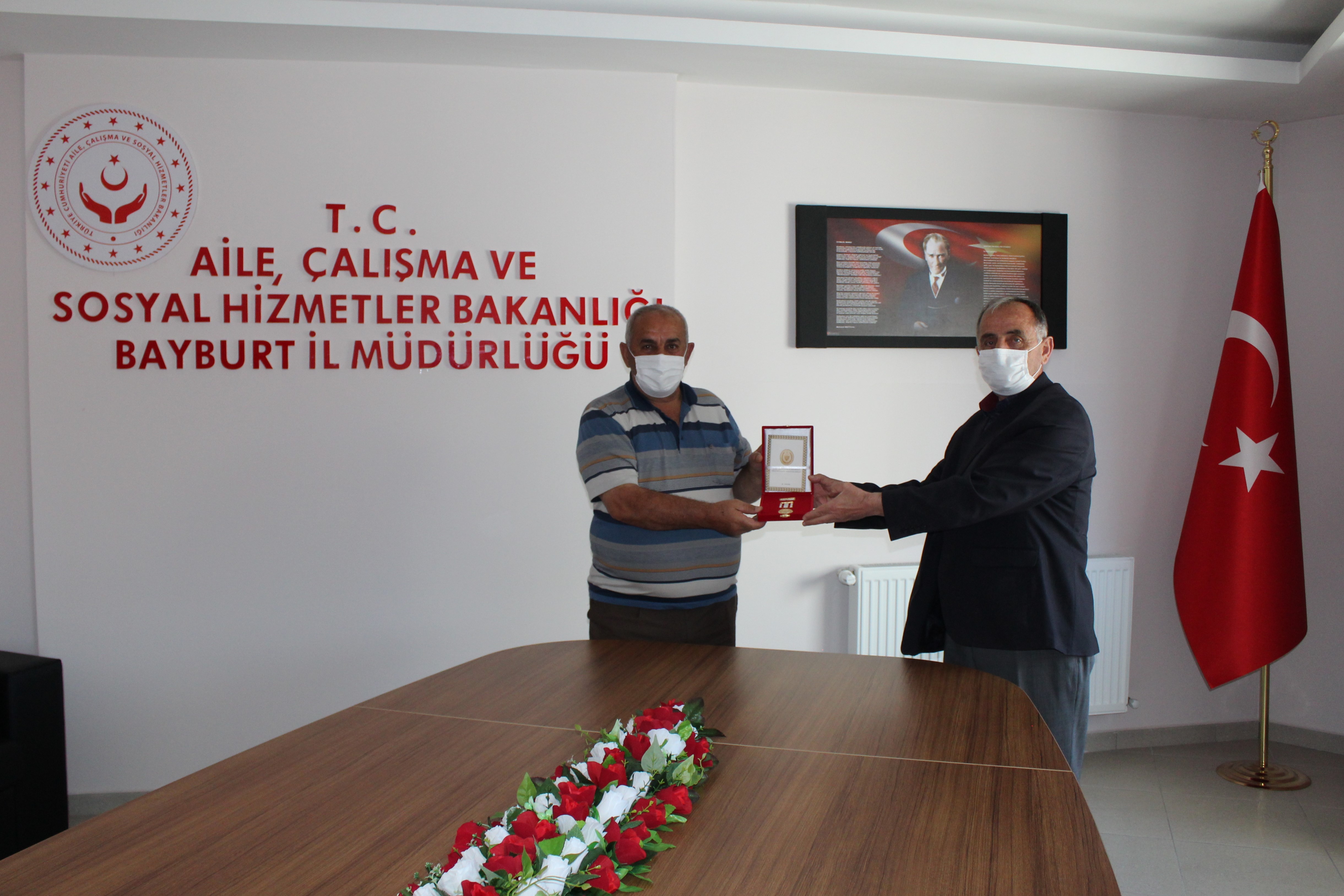 Kıbrıs Gazisi İsmet Akgüneş'e Milli Mücadele Madalyası Takdim Edildi