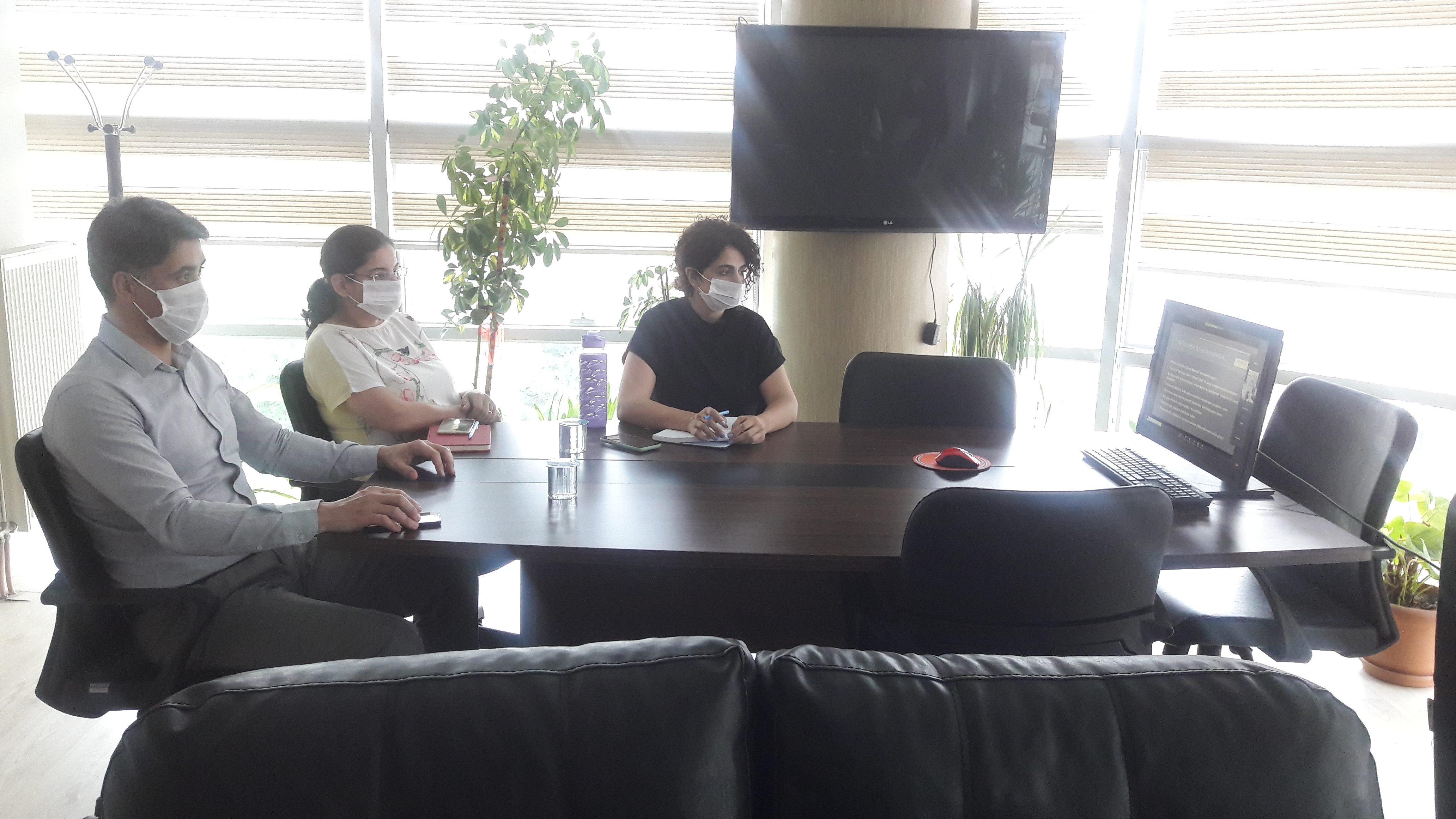 Koruyucu Aile Hizmetinin Farklı Ülkeler Arasındaki Uygulamaları UNICEF Danışmanı Hugh SALMAN  Tarafından Yapılmıştır.