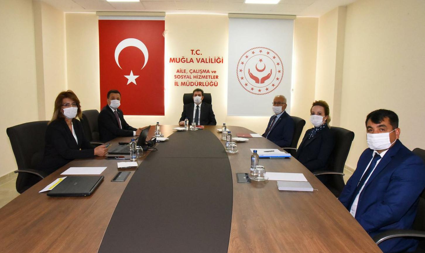 Valimiz Sayın Orhan Tavlı, İl Müdürlüğümüzü ziyaret ederek İl Müdürü Osman Toprakçı’dan yürütülen faaliyet ve çalışmalarla ilgili bilgi aldı.