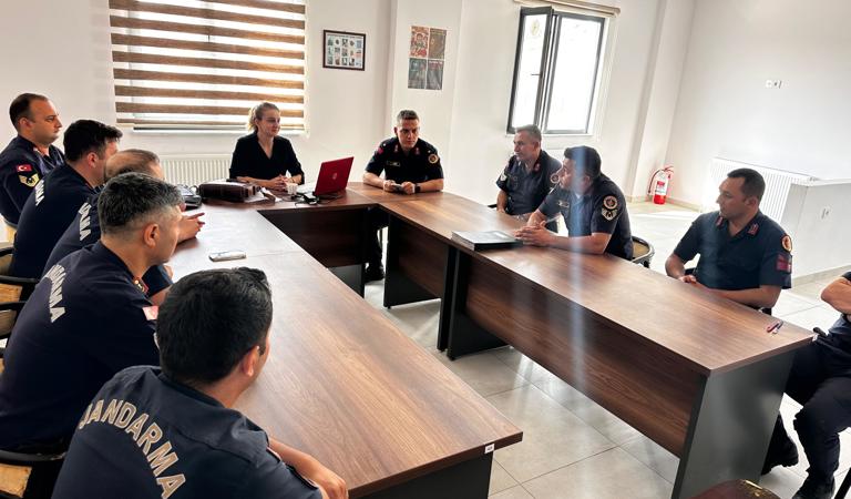 Bahşılı İlçe Jandarma Komutanlığı çalışanlarına, “Evlilik Öncesi” eğitimi gerçekleştirildi.