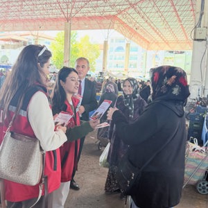 l Müdürlüğümüze bağlı Burdur SOSYAL HİZMET MERKEZİ Müdürlüğümüz tarafından Merkez Salı Pazarı’nda vatandaşlarımızla bir araya gelinerek bilgilendirme faaliyeti gerçekleştirildi. - fotoğraf 3