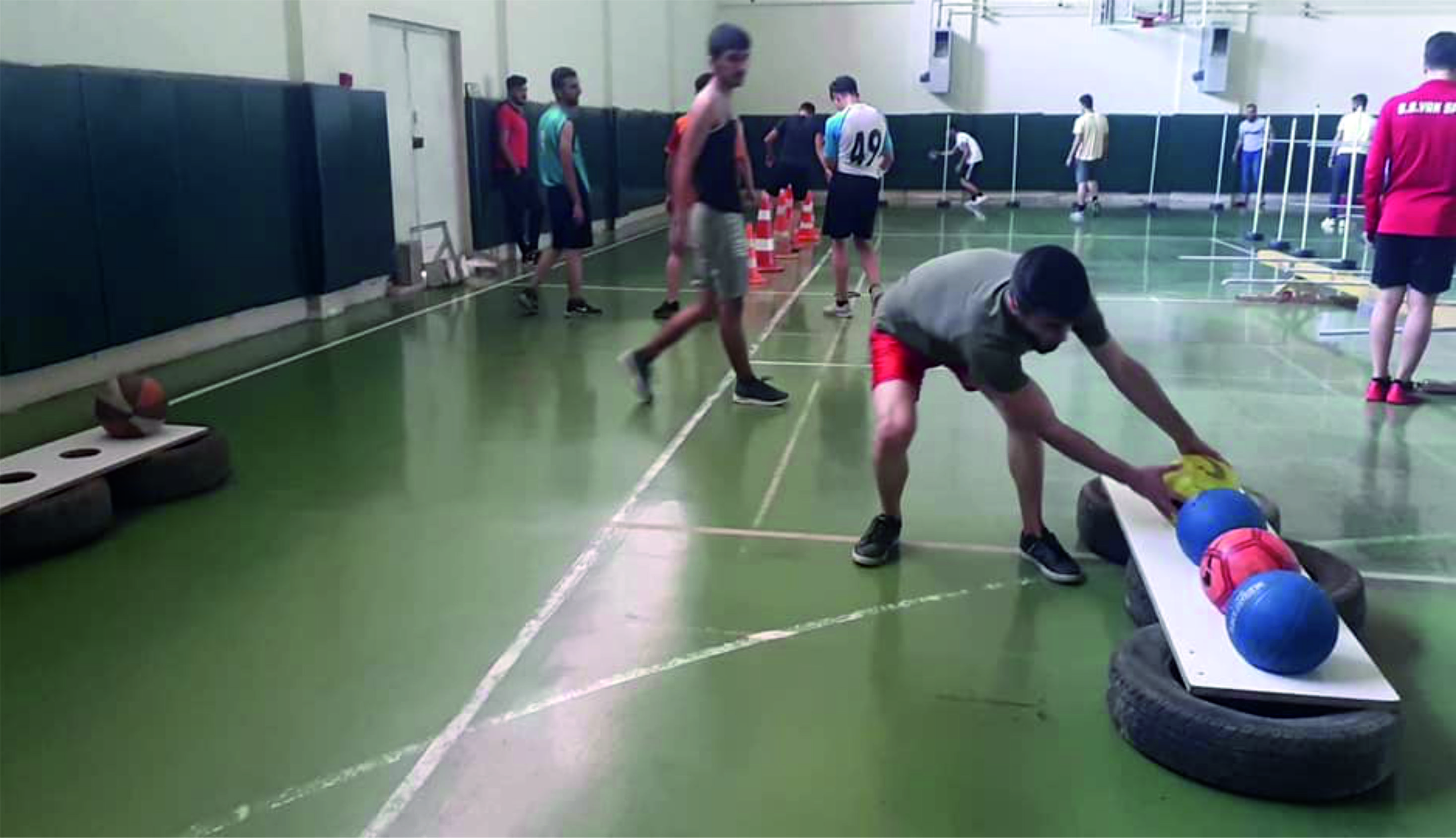 Çocuklarımızı üniversitelerin beden egitimi ve spor yüksek okulları bölümlerine yerleştirmek için yapılacak mülakatlara hazırlamaya devam ediyoruz