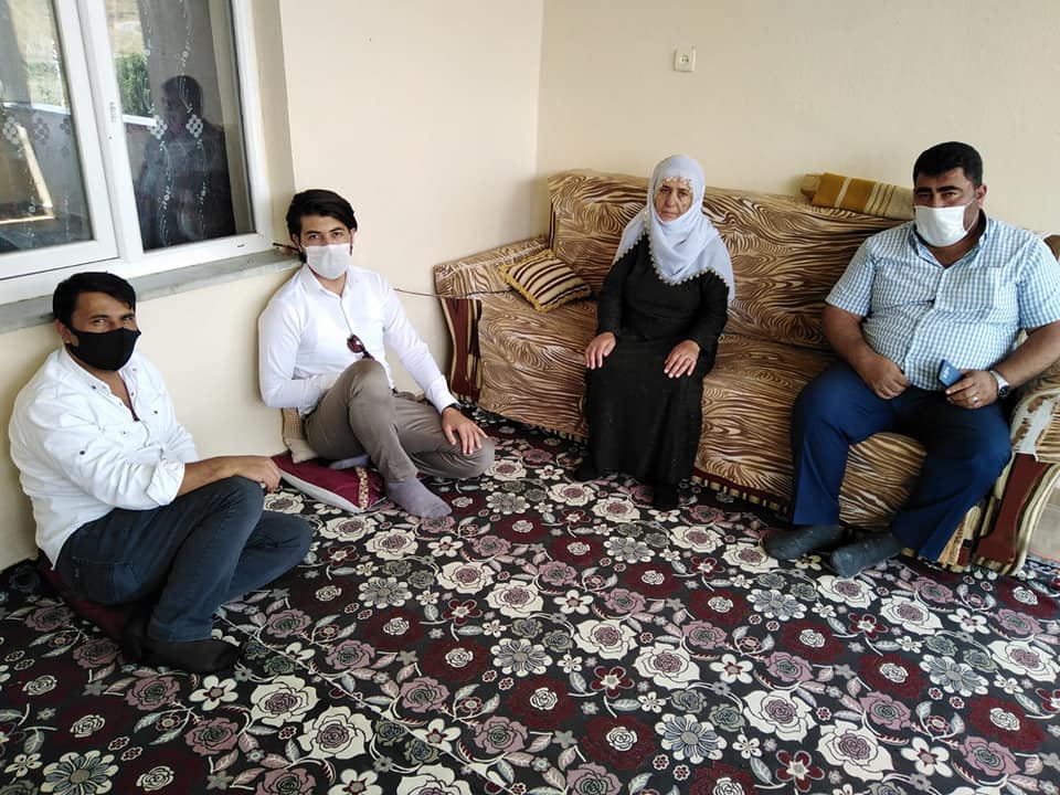 Sağlık problemleri olduğunu öğrendiğimiz Şehit yakını ailelerimizi ziyaret ederek geçmiş olsun dileklerimizi ilettik