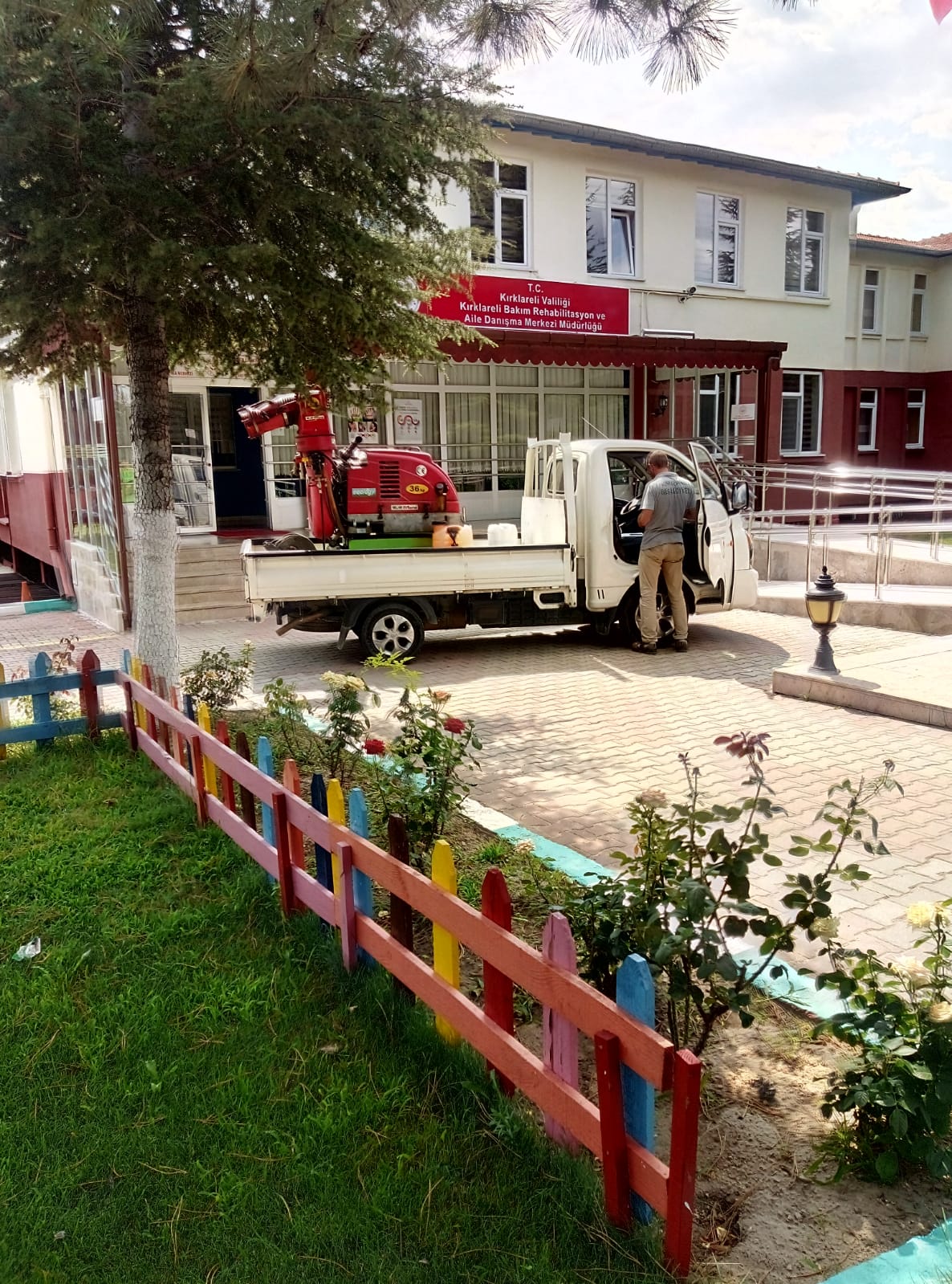 Kırklareli Bakım Rehabilitasyon ve Aile Danışma Merkezi Müdürlüğü Hizmet Binası ve Araçları Dezenfekte Edildi.