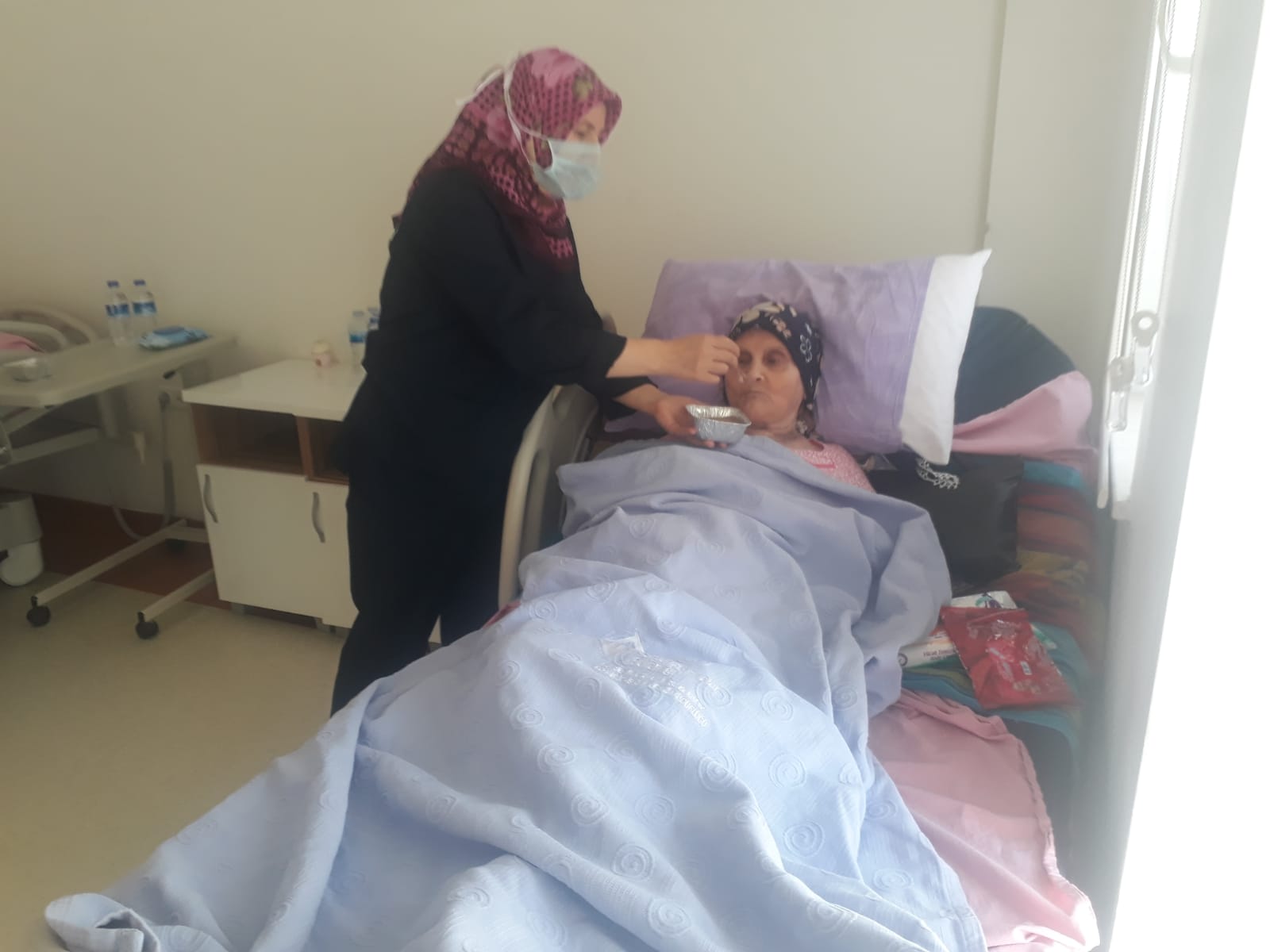 Aşure İle Yaşlılarımızın Ağzı Tatlandı