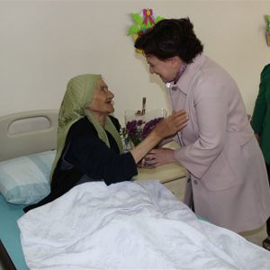 64. Hükümet Çevre ve Şehircilik Bakanı Fatma Güldemet Sarı Hanımefendi Anneler Günü’nde Değerli Büyüklerimizle Bir Araya Geldi - fotoğraf 1