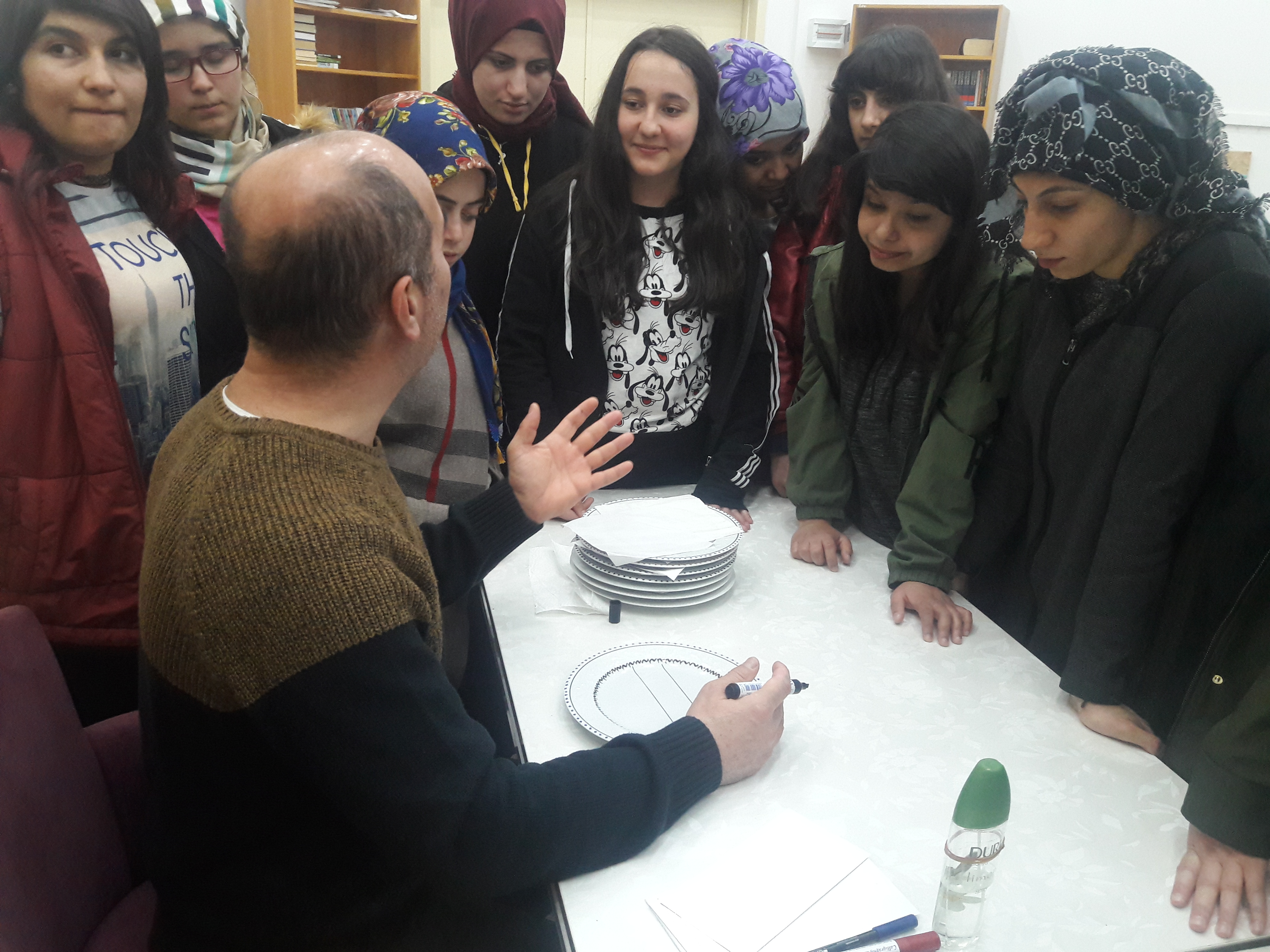 Aile, Çalışma ve Sosyal Hizmetler Bakanlığı’ndan Ailelere “Ergen Rehberi”