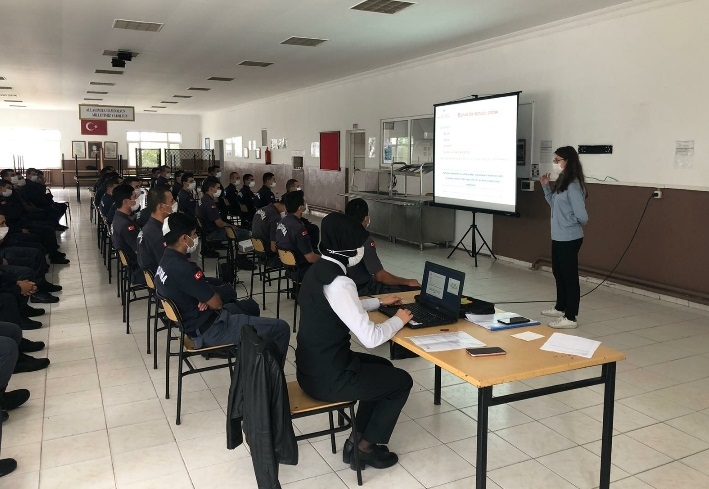 Kırklareli İl Jandarma Komutanlığında görevli personele Toplumsal Cinsiyet Eşitliği konulu eğitim verilmiştir.