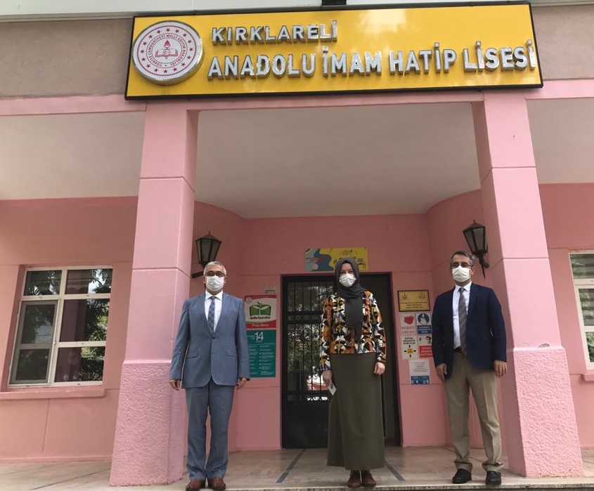 Kırklareli Aile, Çalışma ve Sosyal Hizmetler İl Müdürü Faruk UYSAL, Kırklareli Anadolu İmam Hatip Lisesi Müdürü Koruyucu Ailelerimizden Gönül CANAN’ı makamında ziyaret etti.