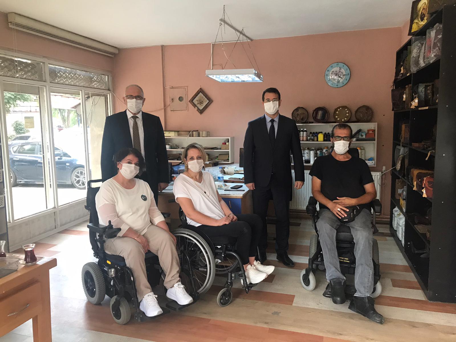 İl Müdürümüz M. Feridun Gülgeç Salihlili 3 Devlet Sanatçısını Ziyaret Etti