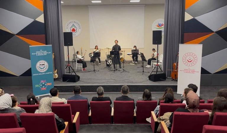 11 Ekim Dünya Kız Çocukları Gününde Kız Çocuklarına Özel Konser Etkinliği Düzenlendi.