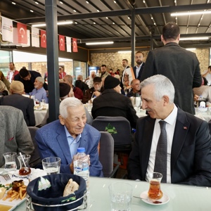 Büyükşehir Belediyesi Ev Sahipliğinde Yaşlılarımızla Kahvaltı Programı Düzenlendi - fotoğraf 2