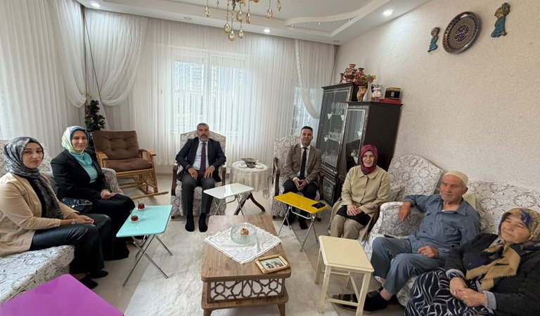 Valimiz Sayın Kemal Çeber’in Eşi Sayın Neslihan Çeber ve İl Müdürümüz Sayın Umut Zeybek’ten Koruyucu Annemiz Elif Özen’e Ziyaret