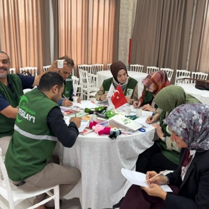 DESTEK BİZDEN, İLK ADIM SENDEN  Sosyal Hizmet Merkezimizden hizmet alan kadınlara yönelik, Yeşilay Kadirli İlçe Temsilciliği iş birliğinde Bağımlılıkla Mücadele Farkındalık ve Güçlendirme çalışması gerçekleştirilmiştir. - fotoğraf 1