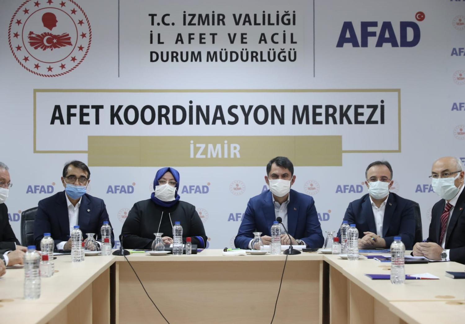 Bakan Selçuk: “Türkiye Genelindeki 1.003 Sosyal Yardımlaşma ve Dayanışma Vakfımıza Periyodik Pay Olarak 186,8 Milyon Kaynak Yolladık. Bu Rakamın 6,6 Milyonu İzmir’deki SYDV’lerimize Aktarıldı”