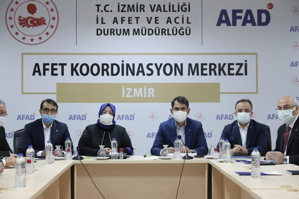 Bakan Selçuk: “Türkiye Genelindeki 1.003 Sosyal Yardımlaşma ve Dayanışma Vakfımıza Periyodik Pay Olarak 186,8 Milyon Kaynak Yolladık. Bu Rakamın 6,6 Milyonu İzmir’deki SYDV’lerimize Aktarıldı”