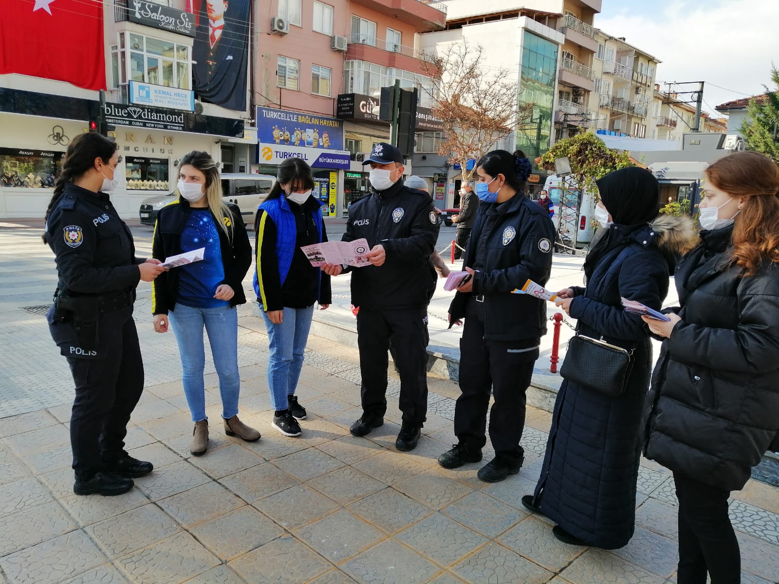 Yenişehir İlçemizde Kadına Yönelik Şiddete Karşı Mücadele İçin Broşür Dağıttık