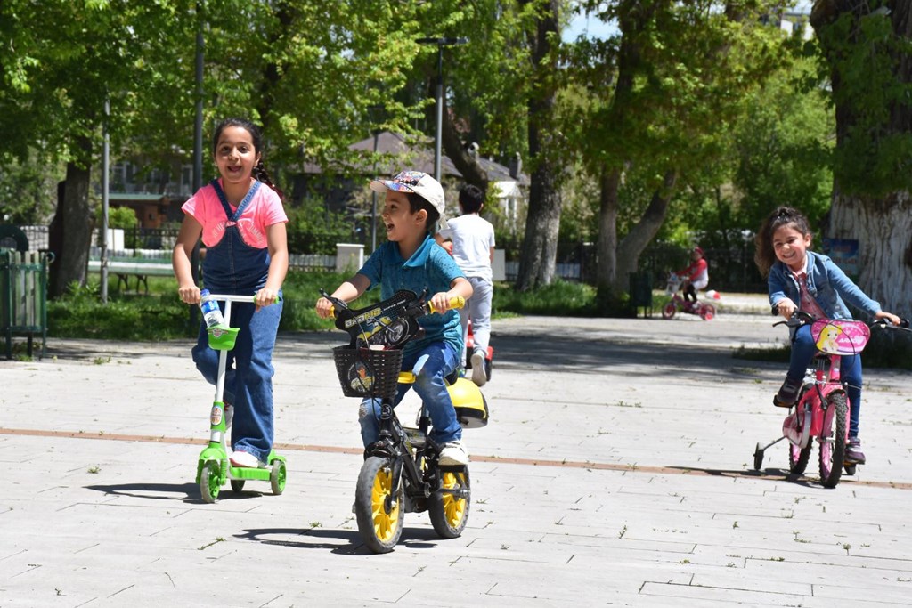 Bakan Selçuk: “Oyun ve Oyuncaklarla İlgili Değerlendirme ve Derecelendirme Sistemi Oluşturacağız”