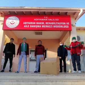 Hayırsever İş İnsanından Atkı ve Bere Bağışı - fotoğraf 2