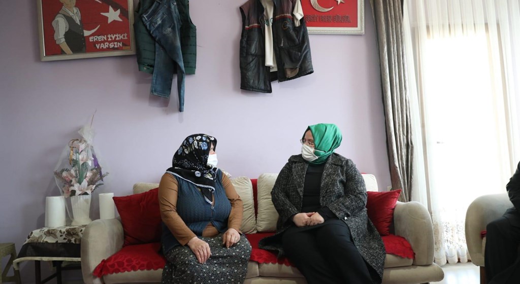 Bakan Selçuk, Şehit Eren Bülbül'ün Kabrini Ziyaret Etti