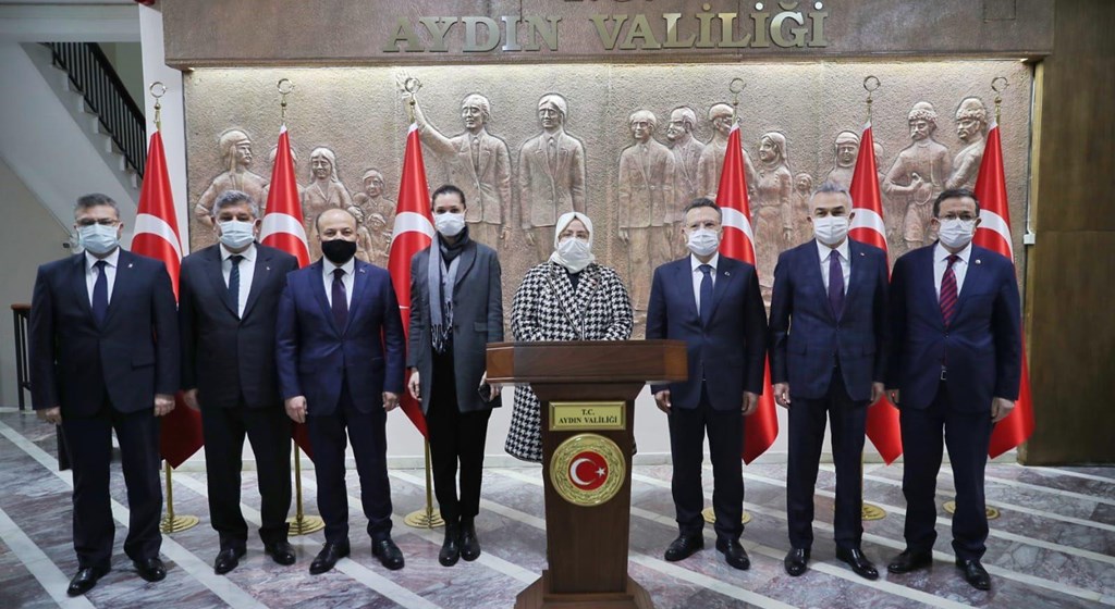 Bakan Selçuk, Baba Ocağı Aydın’a Geldi